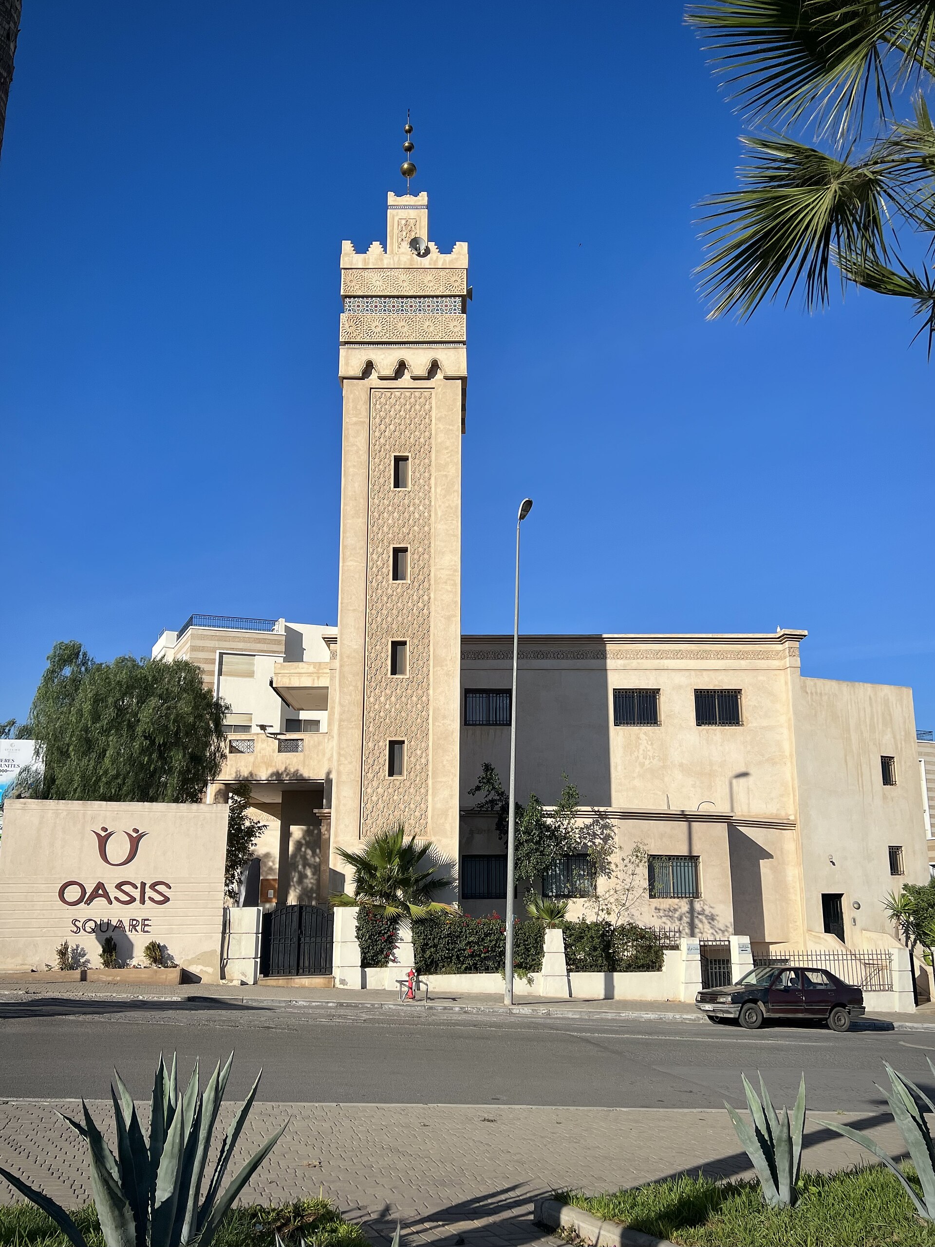 Kazablanka’daki Oasis Meydanı ve çevresindeki kent yaşamı