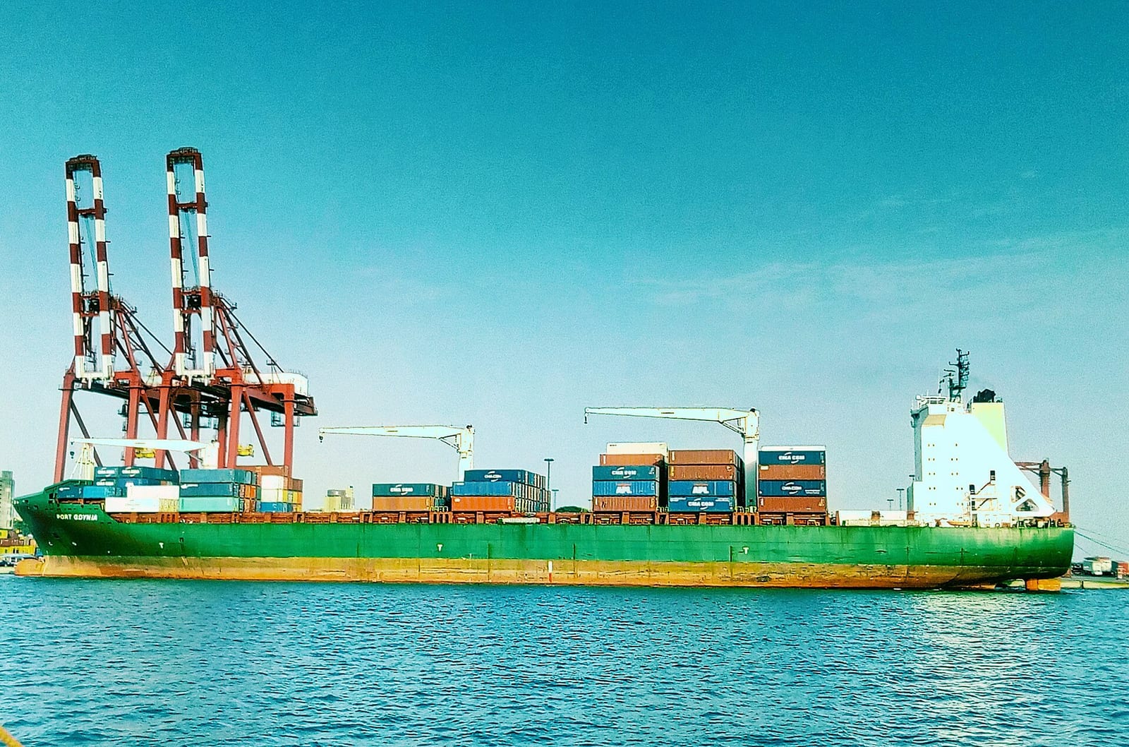 Bateau au port Autonome de Conakry.jpg