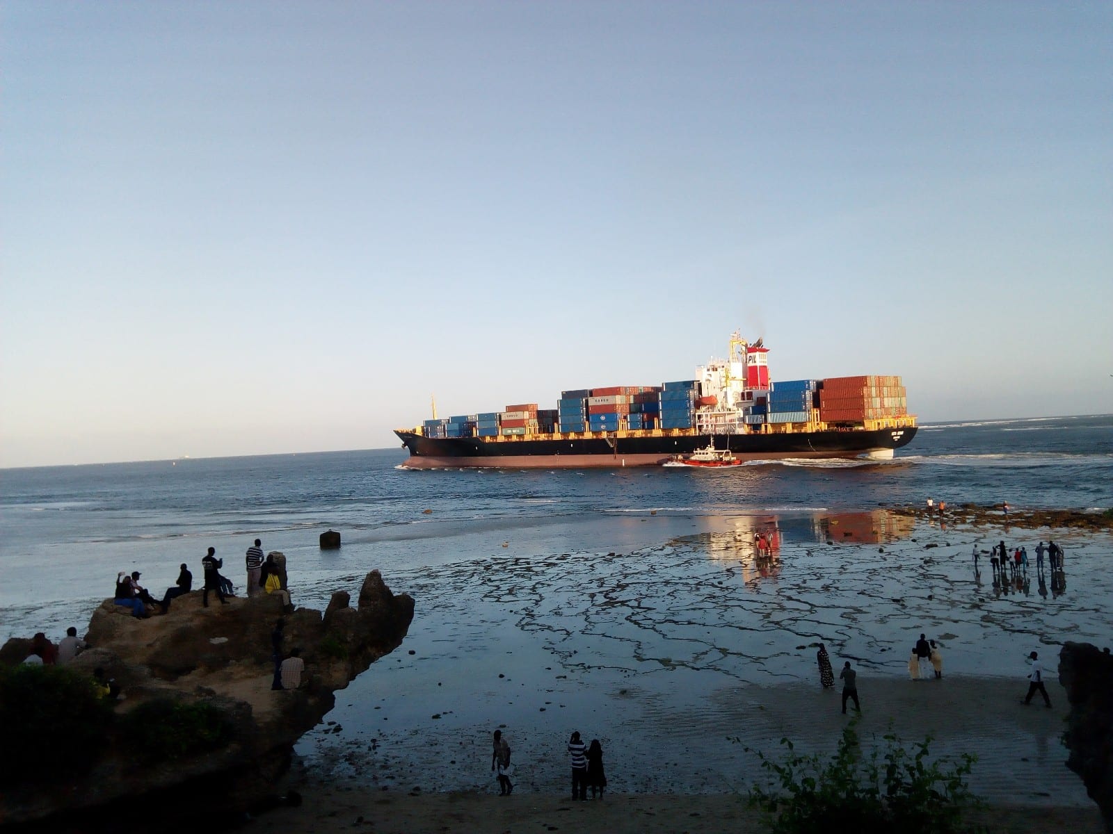 Container ship exiting Mombasa port, Kenya 01.jpg