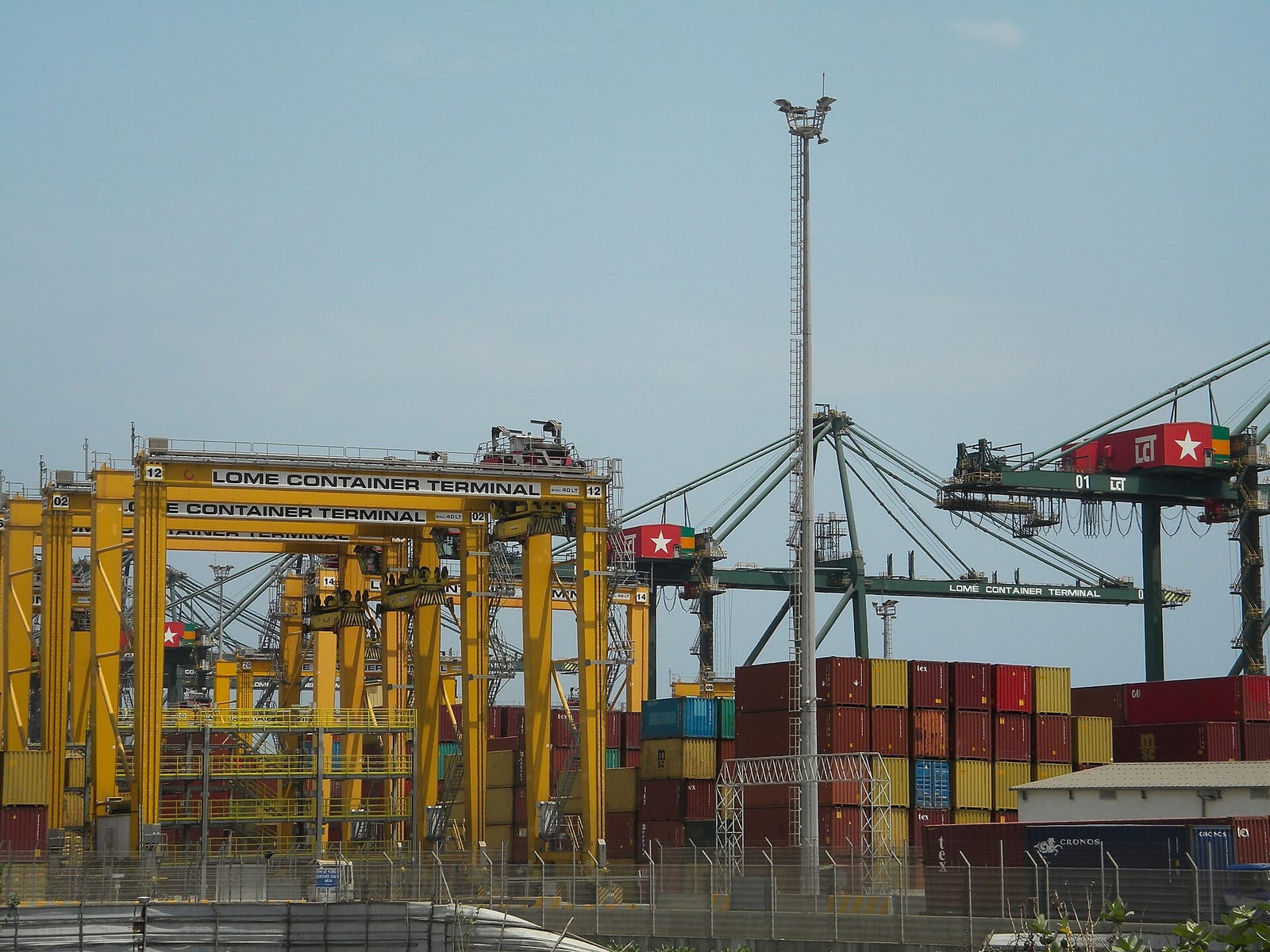 Déplacement de containers au port.jpg