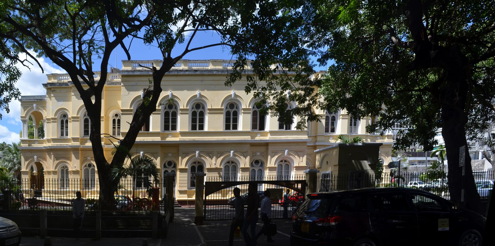 Port Louis kentinde iş merkezleri ve liman çevresi