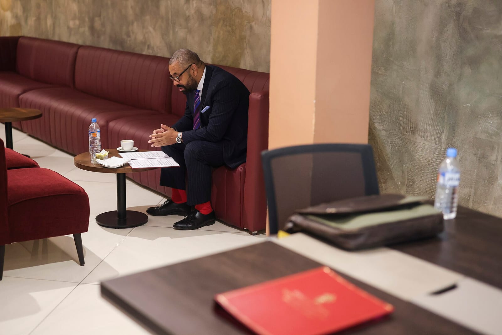 Lagos limanında konteyner ve yük operasyonu