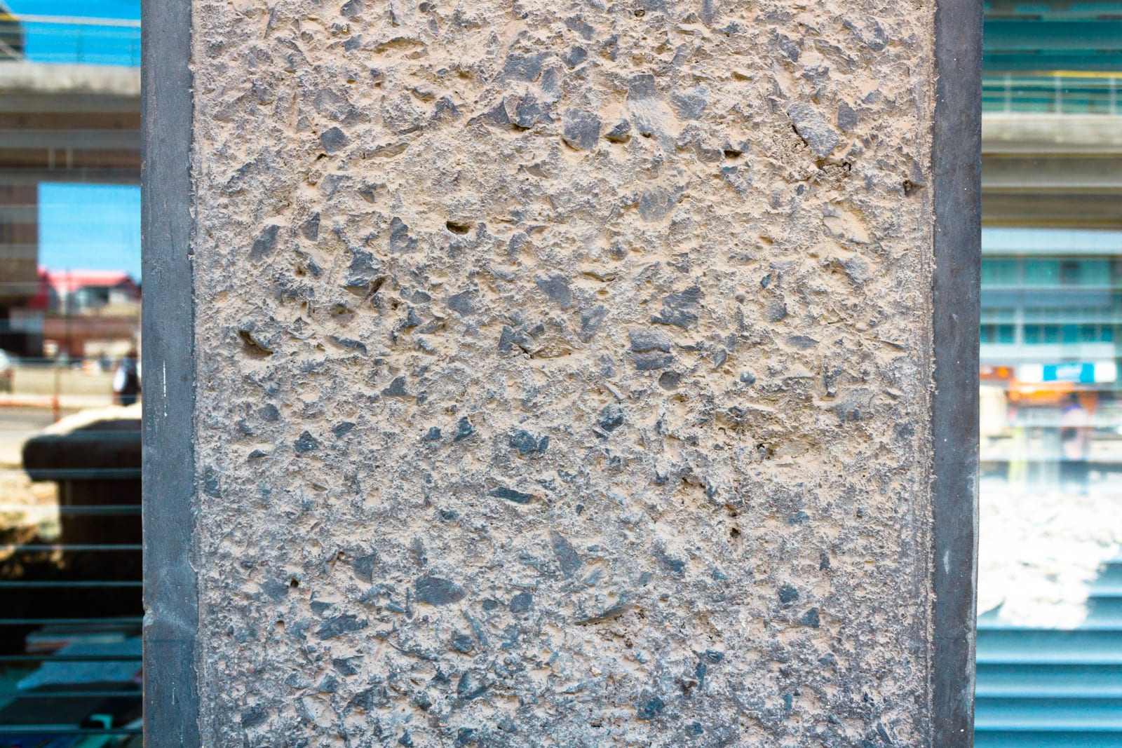 File:8. Philips Headquarters Office Building, Addis Abeba. Close up View of Bush Hammered Concrete Column.jpg
