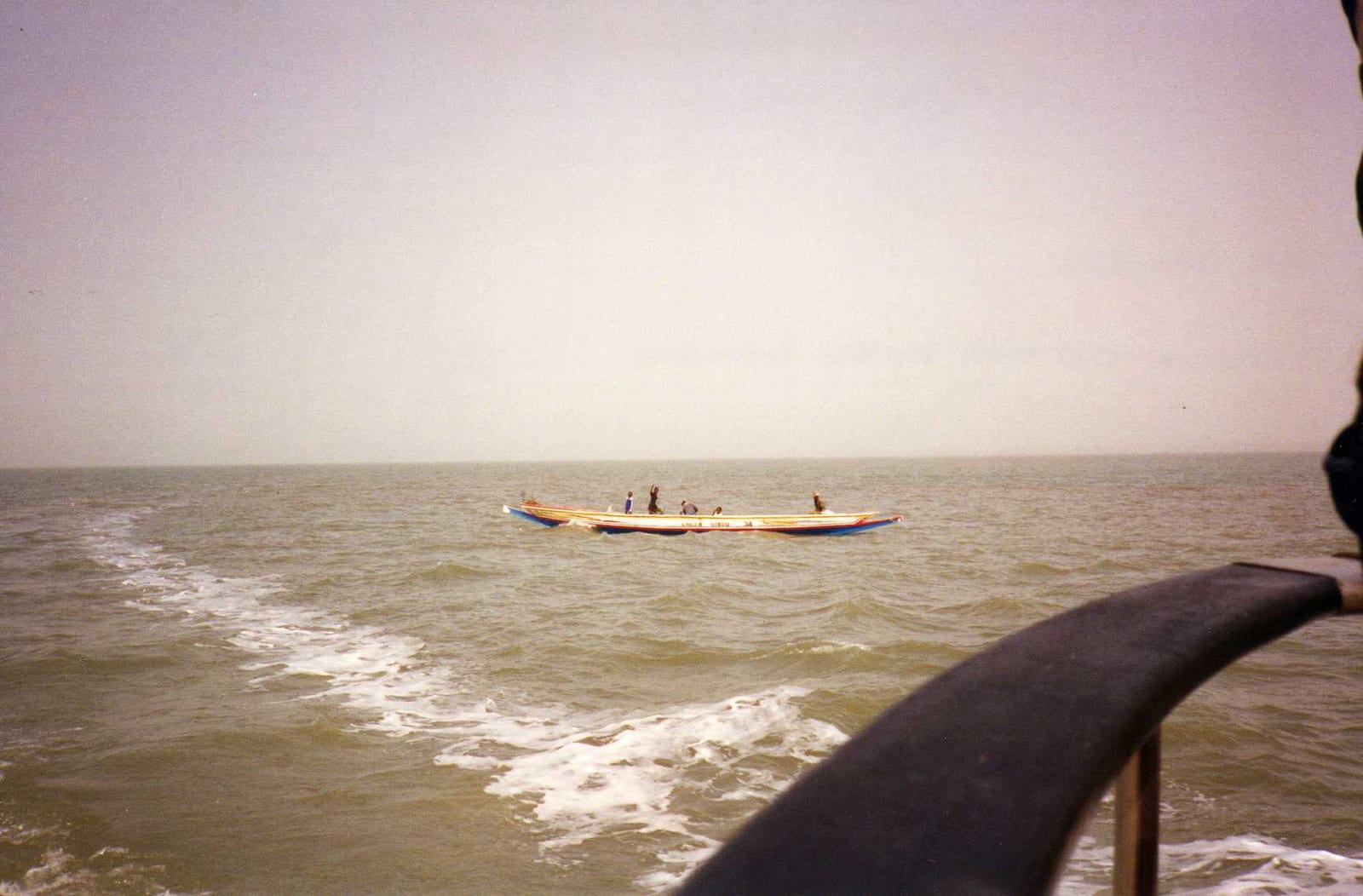 File:Pirogue on the River Gambia (4383580158).jpg