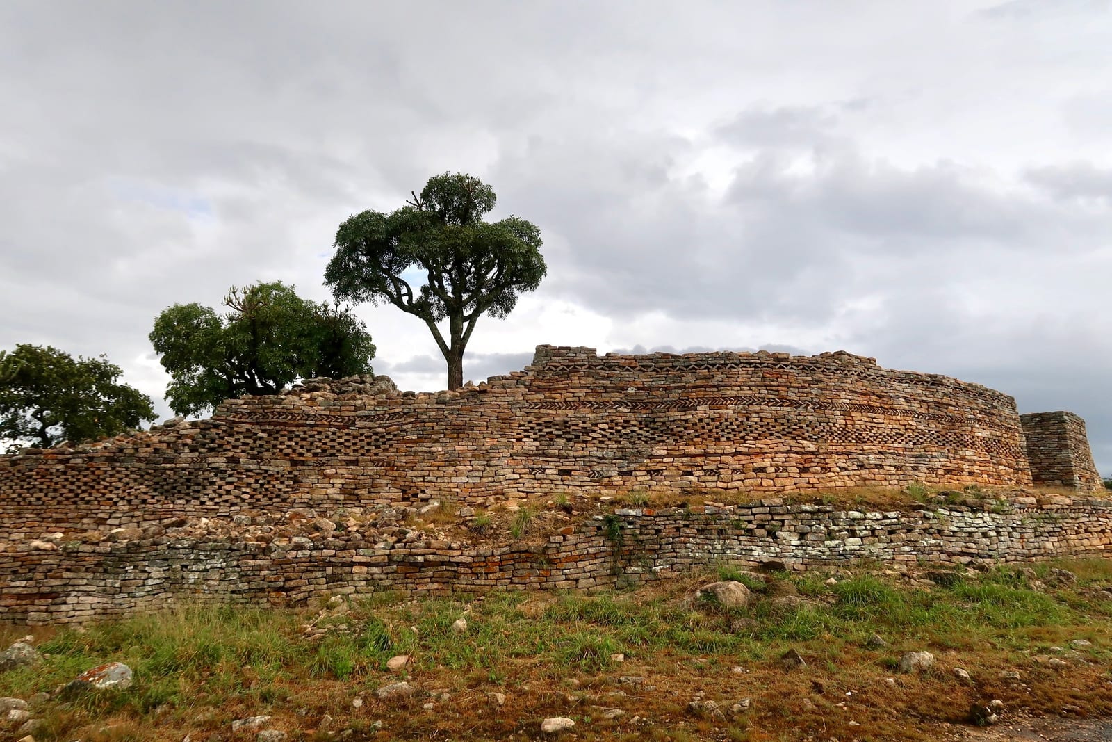 Decorative details of outer wall of Nalatele Ruins